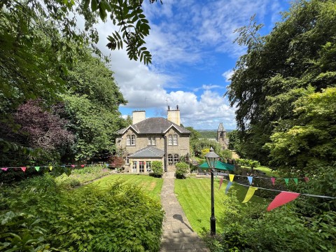 Click the photo for more details of Wilshaw, Holmfirth