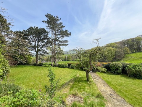 Click the photo for more details of Whinney Bank Lane, Holmfirth