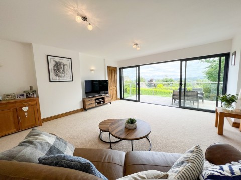 Click the photo for more details of Upperthong, Holmfirth