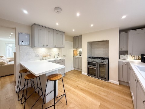 Click the photo for more details of Emley, Huddersfield