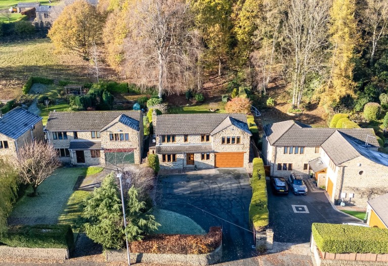 View Full Details for Thongsbridge, Holmfirth