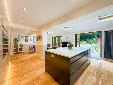 Click the photo for more details of Thongsbridge, Holmfirth