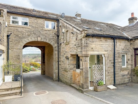 Click the photo for more details of off Shaw Lane, Holmfirth