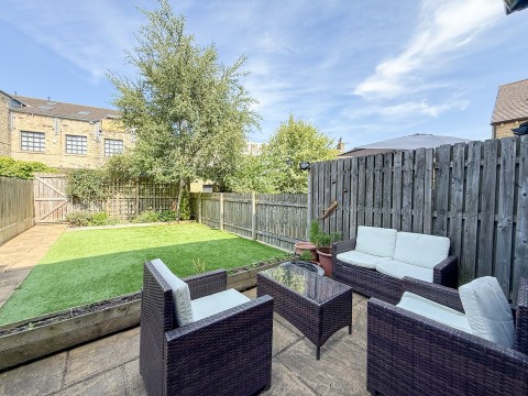 Click the photo for more details of Bradshaw Road, Honley, Holmfirth