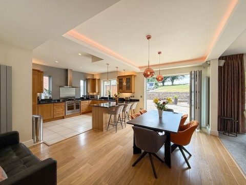 Click the photo for more details of Honley, Holmfirth