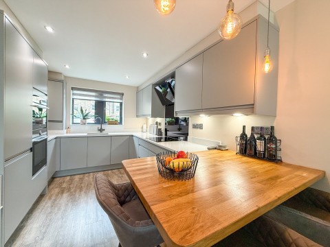 Click the photo for more details of Slaithwaite, Huddersfield