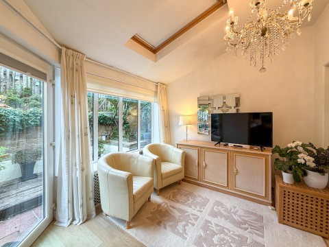 Click the photo for more details of Thongsbridge, Holmfirth
