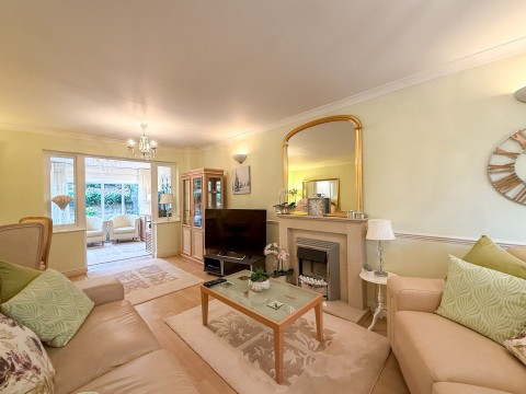 Click the photo for more details of Thongsbridge, Holmfirth