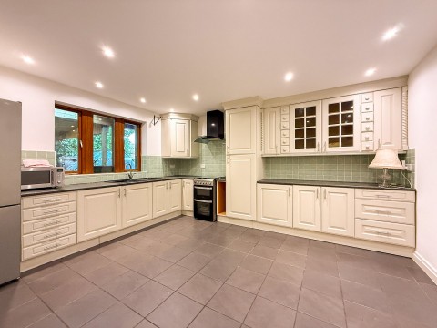 Click the photo for more details of Meltham, Holmfirth