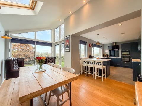 Click the photo for more details of Hepworth, Holmfirth