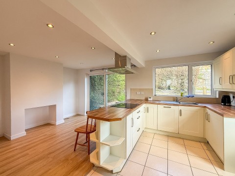 Click the photo for more details of Greenfield Road, Holmfirth