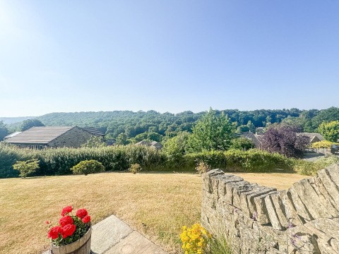 Click the photo for more details of Honley, Holmfirth
